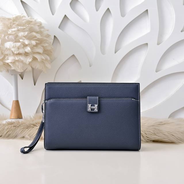 hermes-爱马仕最新款男士手包采用顶级小牛皮 高贵五金拉链头 皮质柔软 手感超赞 做工精细 休闲实用 版型非常舒适 高品质尺寸 28.20.6Cm