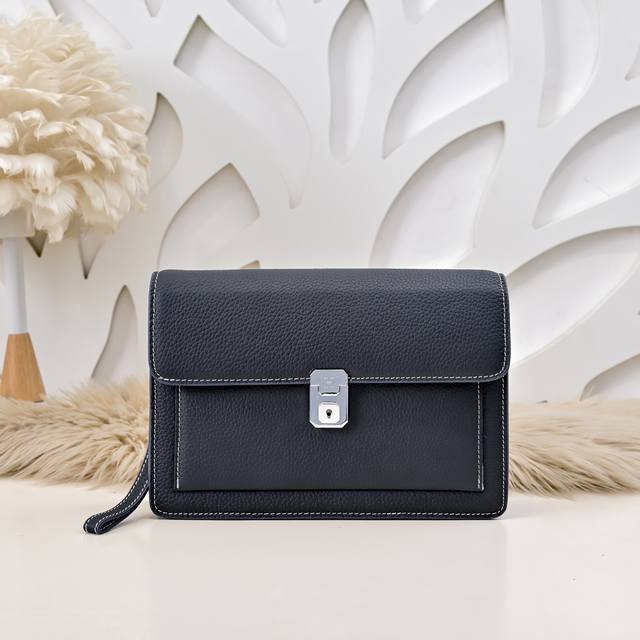 hermes-爱马仕最新款男士手包采用顶级小牛皮 高贵五金拉链头 皮质柔软 手感超赞 做工精细 休闲实用 版型非常舒适 高品质尺寸 25.17.6Cm