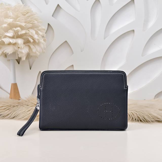 hermes-爱马仕最新款男士手包采用顶级小牛皮 高贵五金拉链头 皮质柔软 手感超赞 做工精细 休闲实用 版型非常舒适 高品质尺寸 26.16.4Cm