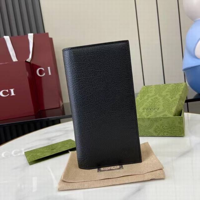 顶配版 饰Gg细节钱包 Gucci小件皮革配饰突破设计界限 不断以个性方式焕新演绎经典单品 这款男士钱包将经典Gg Supremgg配件匠心糅合 成就现代时尚的