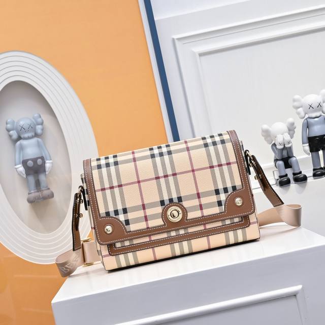 Burberry 巴宝莉单肩包 豆腐包 时尚圈必备品Get起来 新款巴宝莉从不担心销量 气质摆在那里 做好品质 香港购入打版 务必做到最好 原版五金 尺寸 25 Burberry 巴宝莉单肩包 豆腐包 时尚圈必备品Get起来 新款巴宝莉从不担心销量 气质摆在那里 做好品质 香港购入打版 务必做到最好 原版五金 尺寸 25