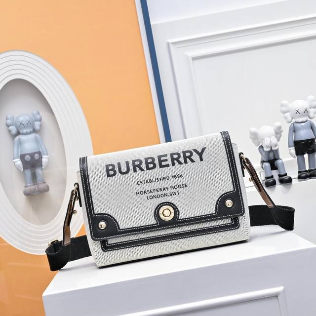 Burberry 巴宝莉单肩包 豆腐包 时尚圈必备品Get起来 新款巴宝莉从不担心销量 气质摆在那里 做好品质 香港购入打版 务必做到最好 原版五金 尺寸 25