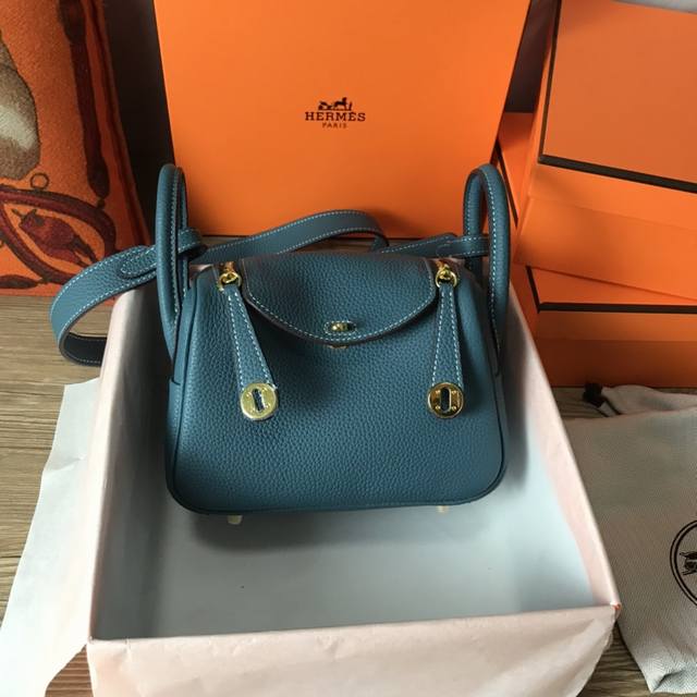 头层牛皮 配礼品盒 全对版Mini Lindy 19Cm进口Togo牛皮 金扣 顶级制作 看起来又乖巧又实用 新增长肩带 看起来更年轻化 迷你绝对是未来的趋势