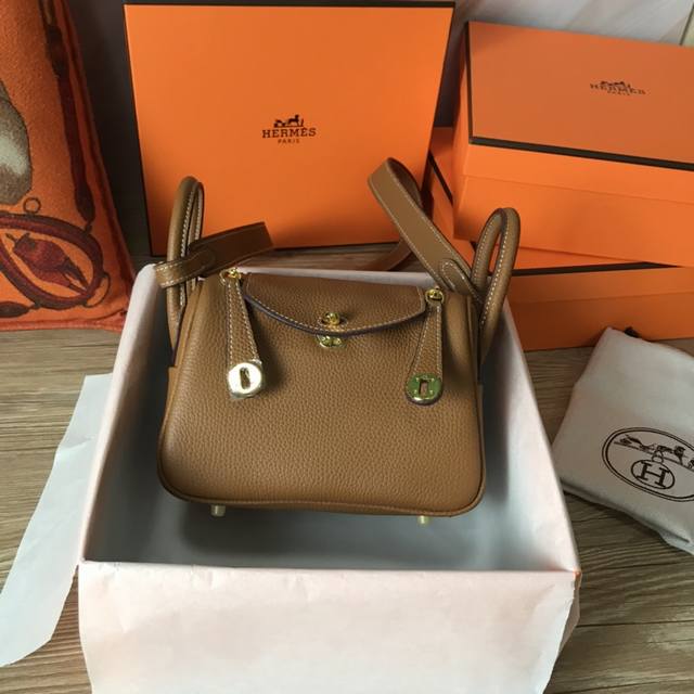 头层牛皮 配礼品盒 全对版Mini Lindy 19Cm进口Togo牛皮 金扣 顶级制作 看起来又乖巧又实用 新增长肩带 看起来更年轻化 迷你绝对是未来的趋势