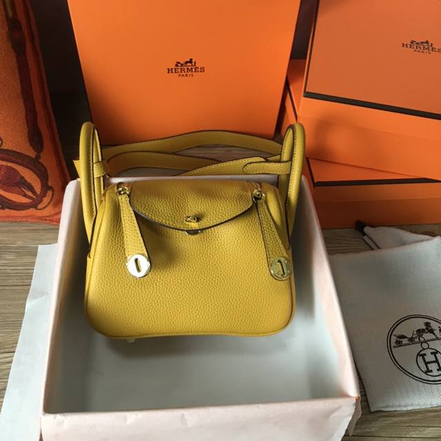 头层牛皮 配礼品盒 全对版Mini Lindy 19Cm进口Togo牛皮 金扣 顶级制作 看起来又乖巧又实用 新增长肩带 看起来更年轻化 迷你绝对是未来的趋势