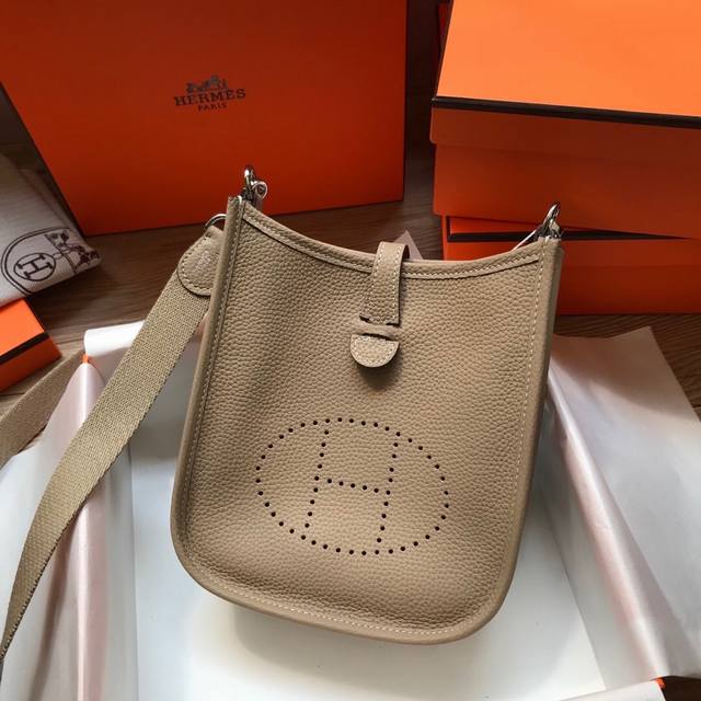 头层牛皮 配盒子 Evelyne Mini 伊芙琳17Cm 进口Togo皮 顶级做工 大写的H 柔软的皮质 对版配顶级的肩带 全套Logo 有内码Y刻 夏季超好