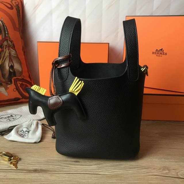 头层牛皮 金银扣 两个尺寸 270 picotin 菜蓝子 进口原版头层牛皮 金扣 美女们最爱的 包治百病是永恒的真理 就像今天 谁知道像Mama一样拎着的菜蓝