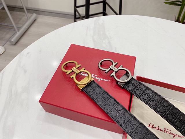 如果不知道送男朋友 送客户 送老公 哪款皮带 选菲拉格慕绝对错不了啦 配正装 多了一份内涵 低调中带着稳 配休闲牛仔裤 多一份阳光帅气 任何年龄都百搭 性价比超