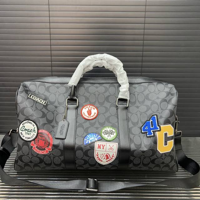 Coach 蔻驰 venturer 45 经典老花徽章贴饰 旅行袋 刺绣机场包 手提袋行李包 实物拍摄 原厂面料 配送防尘袋 45 X 26 Cm