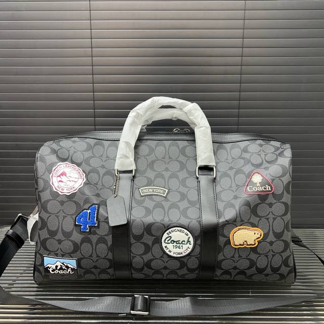 Coach 蔻驰 venturer 45 经典老花徽章贴饰 旅行袋 刺绣机场包 手提袋行李包 实物拍摄 原厂面料 配送防尘袋 45 X 26 Cm