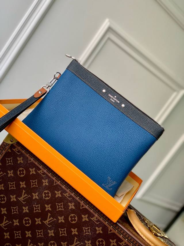 路易威登 M81781蓝色全皮 手包手拿包系列 pochette To-Go 手拿包 本款 pochette To-Go 手拿包为 Taurillon 皮革包身