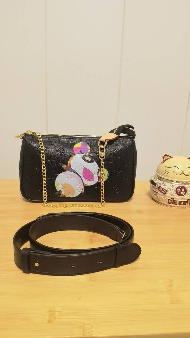 路易威登 pochette Accessoire Xl麻将包手袋 M11623 老花 模糊丝印 本款手袋取材 Monogram Eclipse 涂层帆布 以俊朗