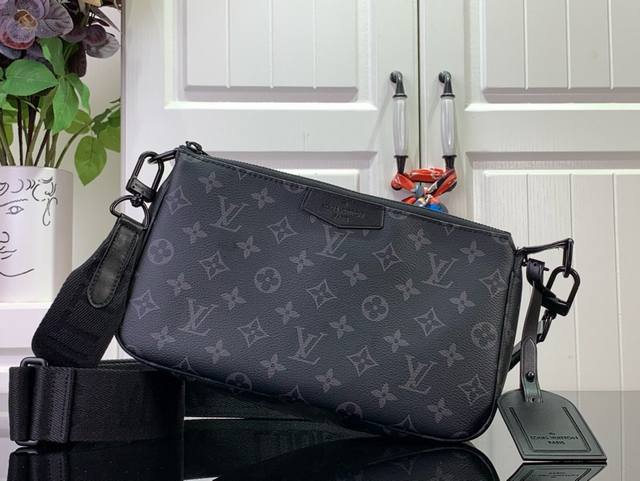 路易威登 pochette Accessoire麻将包 M11741黑花 本款 pochette Accessoire Xl 手袋取材 Monogram Ecl