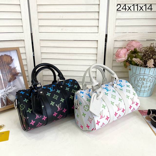 路易威登 Keepall Bandouliere25 手袋 M12684 绿花 变码芯片 本款手袋浓缩 Keepall 旅行袋的经典轮廓 由Monogram 压