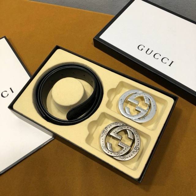 g精品款 双扣礼盒套装 含礼盒 专柜有售 Gucci专柜在售正品 此款采用头层牛皮制作 走线油边细致 正品开模 搭配广州原版扣经久耐用 3.8Cm规格 送打眼针