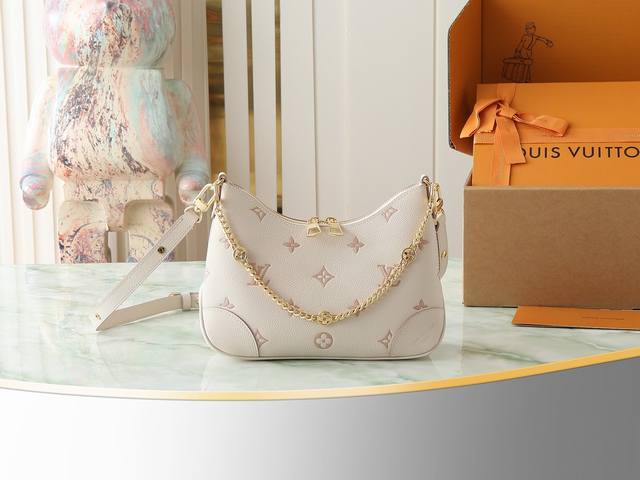 顶级原单 独家实拍 M14634奶油色 全皮链条牛角包 当季新款 Boulogne 手袋 本款 Boulogne 手袋以同色美学重绎经典 Monogram Em