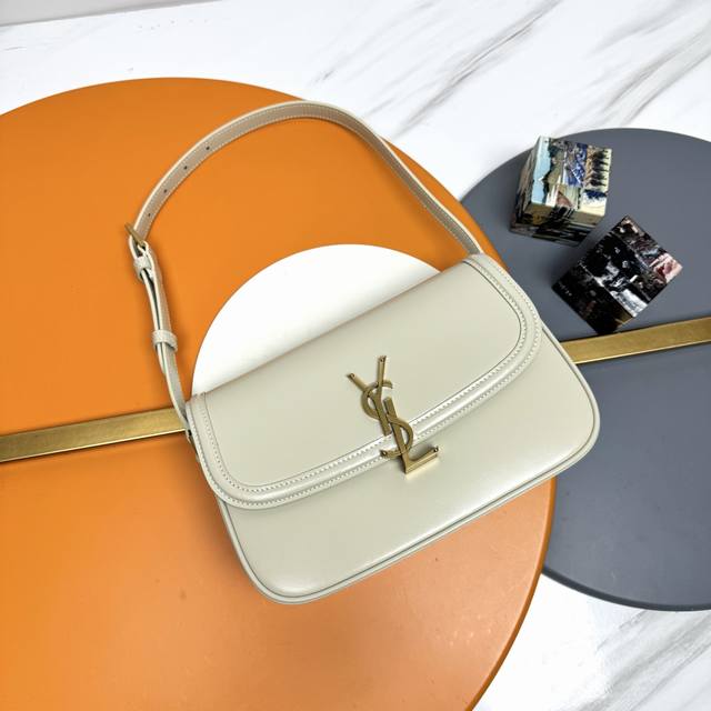 好迷人的飒爽质感 [Ysl 圣罗兰 女士Solferino中号Box皮革手袋 牛皮手感及皮面的柔韧全新设计的 L 字母上下对半开扣 彻底颠覆你对包扣的认知 不禁