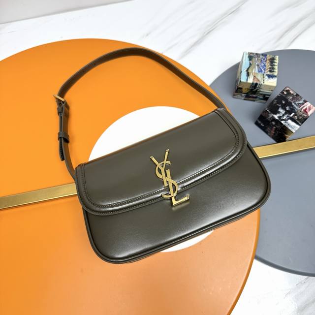 好迷人的飒爽质感 [Ysl 圣罗兰 女士Solferino中号Box皮革手袋 牛皮手感及皮面的柔韧全新设计的 L 字母上下对半开扣 彻底颠覆你对包扣的认知 不禁