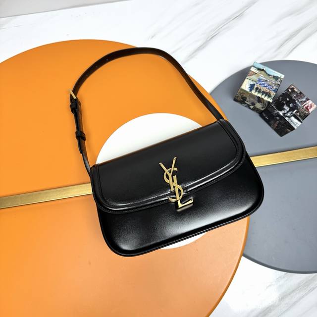 好迷人的飒爽质感 [Ysl 圣罗兰 女士Solferino中号Box皮革手袋 牛皮手感及皮面的柔韧全新设计的 L 字母上下对半开扣 彻底颠覆你对包扣的认知 不禁