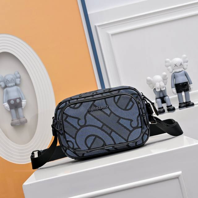 原单巴宝莉Burberry男士专柜单肩斜挎包相机包 专柜经典男士胸包 完美复刻 采用进口原版面料 配原版超高清五金Logo 专用帆布内里 专注细节 实物实拍 尺