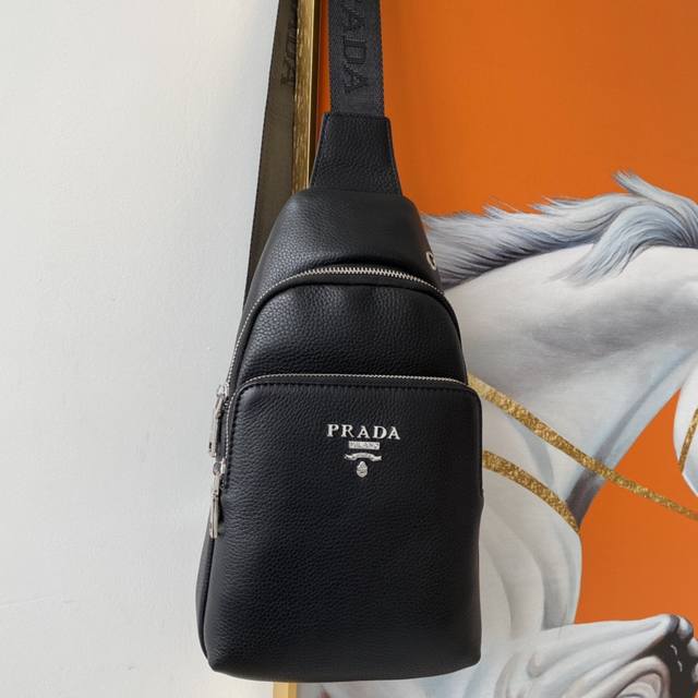 男包胸包专供男士 倾向简洁为主 皮质就注定成为重点进口牛皮 沉稳低调 实用商务风格作为男士基础单品最适合不过完全兼顾日常出行 必备尺寸 29X20X5Cm 型号 男包胸包专供男士 倾向简洁为主 皮质就注定成为重点进口牛皮 沉稳低调 实用商务风格作为男士基础单品最适合不过完全兼顾日常出行 必备尺寸 29X20X5Cm 型号