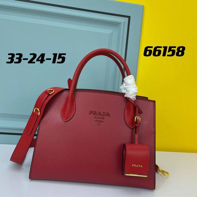 专柜高品质 prada.#66158采用进口粗十字牛皮 进口小牛皮 175代工码 烤漆同色字唛挂饰 经典中的独特魅力时尚又大气 长33X高24X底15Cm 专柜高品质 prada.#66158采用进口粗十字牛皮 进口小牛皮 175代工码 烤漆同色字唛挂饰 经典中的独特魅力时尚又大气 长33X高24X底15Cm