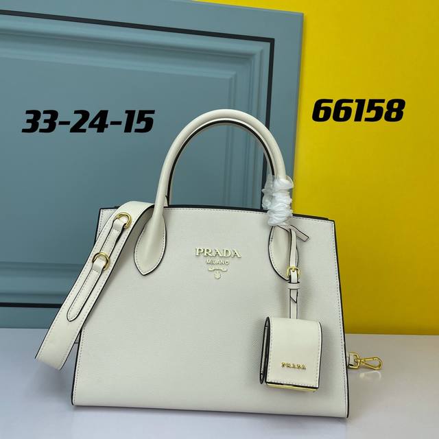 专柜高品质 prada.#66158采用进口粗十字牛皮 进口小牛皮 175代工码 烤漆同色字唛挂饰 经典中的独特魅力时尚又大气 长33X高24X底15Cm