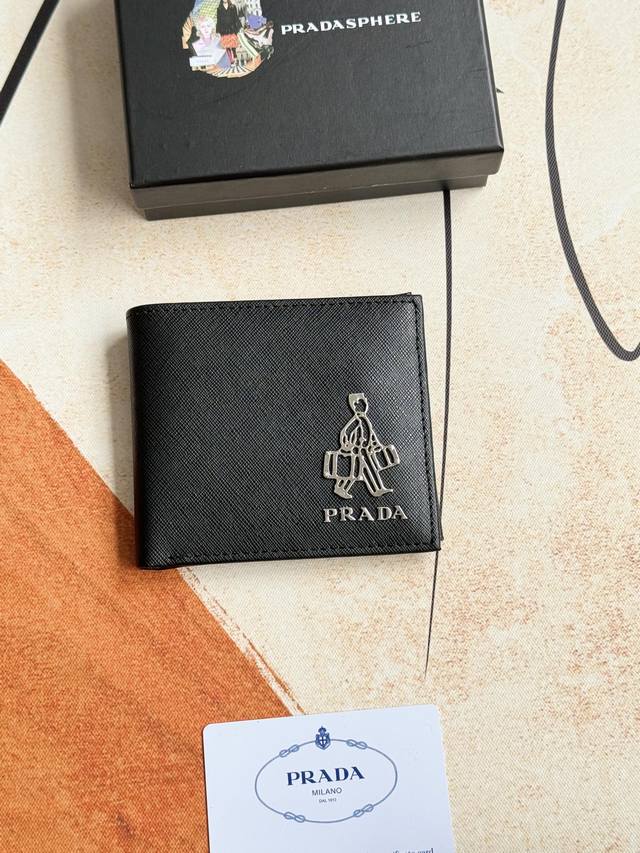 prada男士短款钱夹专柜最新款式 官网同步 正品开发 型号2M0513# 颜色 如图 蓝色 Blue牛皮质感极好 螺纹里布 进口白钢五金配件复杂拼色设计 更加