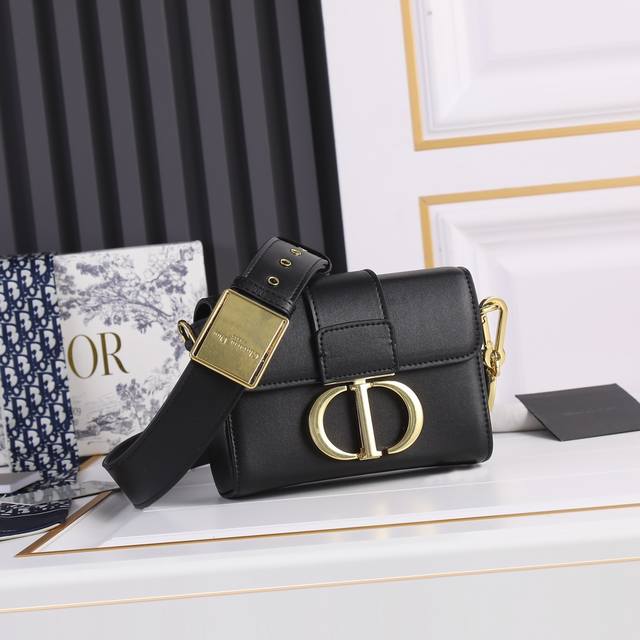 配原版盒子 Dio.R 30 Montaigne Mini Box 30 Montaigne是一款有着浓郁法式风格的包包 极简 高级的 带着随性的慵懒感觉 斜挎