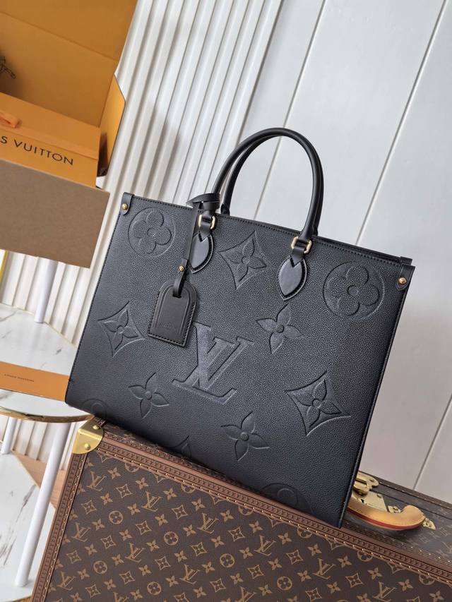 动态芯片163C01 顶级原单 M44925 M45945 Onthego 手袋以 Monogram Empreinte Giant 压纹软皮革呈现经典方形轮廓