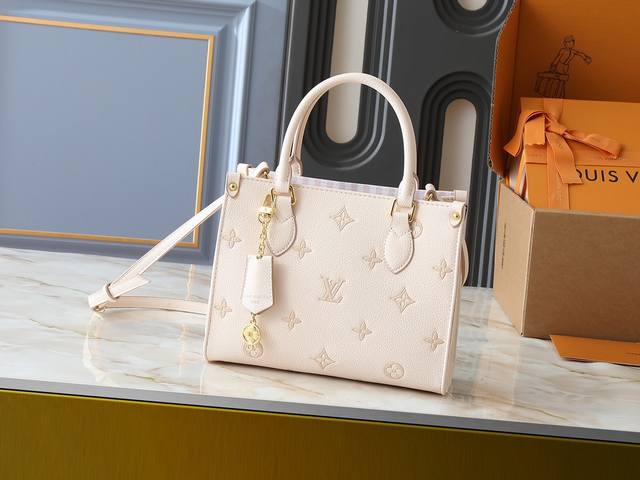 升级原版 M14403 M45659 Onthego 小号手袋 焕新品牌经典 Monogram Empreinte 皮革 以相同色调勾勒图案轮廓 可拆卸金属链条