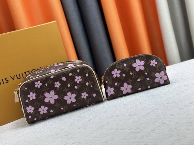 升级原版2件套 村上隆樱花M47528 M13669 本款 Dopp Kit 盥洗袋选用 Monogram Eclipse 帆布 为 Monogram 爱好者带