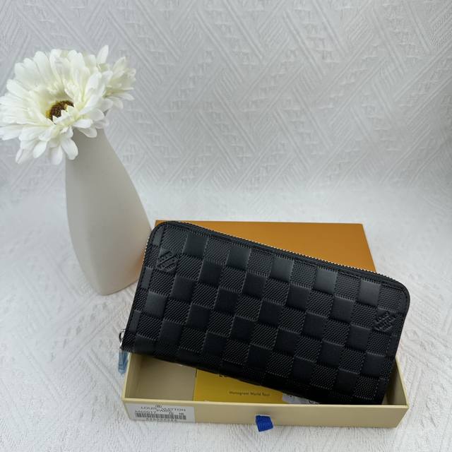 经典单拉60017压格这款设计实用的Monogram帆布皮夹以拉链开合 可装纸币 零钱和证件等 19 X 10 X 1 Cm 长 X 高 X 宽 8个信用卡卡槽