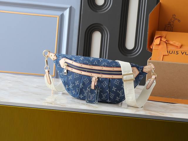 升级原版 丹宁牛仔 M46837 随意别致的定义 高楼布袋是由蒙太格涂布的帆布制成的 细节就像房子象征的天然牛皮上的一个可移动的名字标签 可拆卸的纺织带带来了运