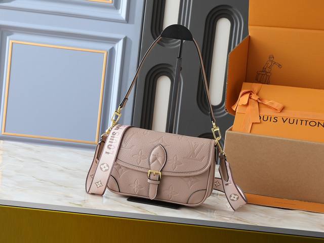 升级原版M46583 M46584 M46386 M46388 M45985 全皮法棍包系列 新款 Diane 手袋 黛安挎包是由 Monogram Empre 升级原版M46583 M46584 M46386 M46388 M45985 全皮法棍包系列 新款 Diane 手袋 黛安挎包是由 Monogram Empre