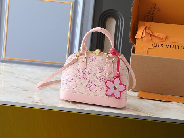 升级原版 M13104 M53152 Lv Tm Alma Bb 手袋 樱花 村上隆 日本艺术家 村上隆创作的 以象征再生的欢快的樱花图案更新的色彩鲜艳的Mai