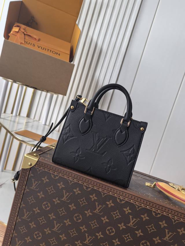 动态芯片163C01 顶级原单 M46993 M 54 本款 Onthego Bb 手袋为 Monogram Empreinte 皮革压印 Monogram 图