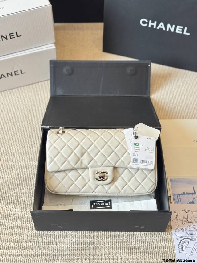 顶级原单 小羊皮 银扣 cf Chane*-Cf经典之最 四季必备的原单系列 女神包 名媛超爱时尚宠儿 拥有超久历史 女人们的挚爱法宝 简约优雅凸显气质 不论单 顶级原单 小羊皮 银扣 cf Chane*-Cf经典之最 四季必备的原单系列 女神包 名媛超爱时尚宠儿 拥有超久历史 女人们的挚爱法宝 简约优雅凸显气质 不论单