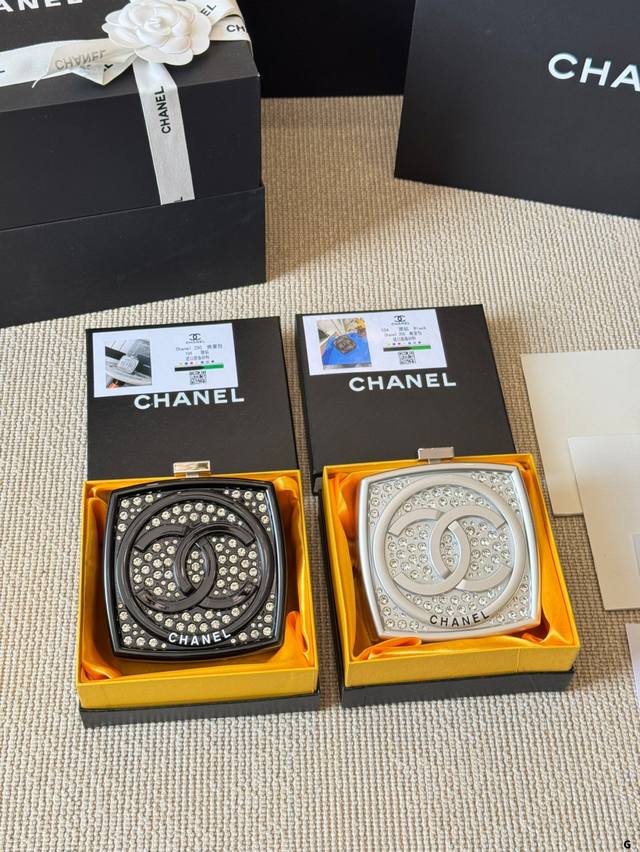 Chanel 牛仔盒子包 慵懒随性又好背 上身满满的惊喜 高级慵懒又随性 彻底心动的一只 size 15 10Cm