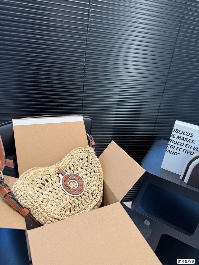 配盒子 Lv编织豌豆 简单搭配的包袋 非常大气 搭配衣服也是毫无难度 尺寸 28 18 货号6789