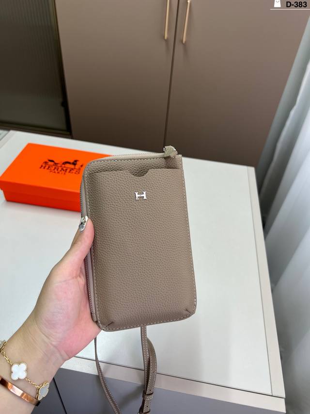 牛皮 爱马仕 手机包 无论男女都非常好背 大小适中 手机 车钥匙 等等都可以轻松放入D-383尺寸11 18配盒