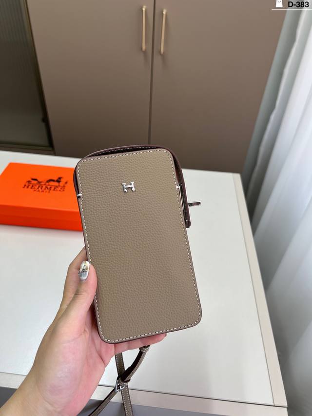 牛皮 爱马仕 手机包 无论男女都非常好背 大小适中 手机 车钥匙 等等都可以轻松放入D-383尺寸10 18配盒