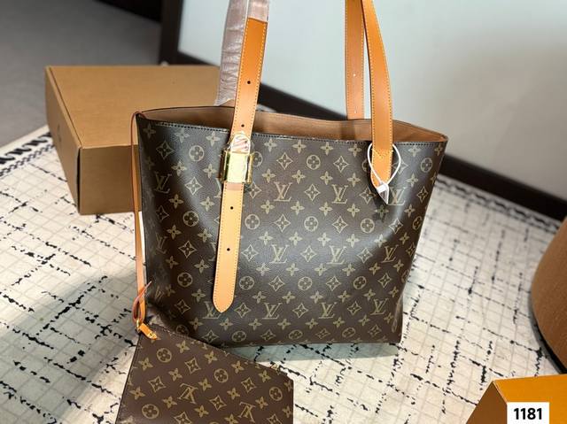 配折叠盒子 Lv锁头腋下 支持芯片验证 新品上市 托特包 松弛感的尽头就是Hobo锁头的细节设计 呈现出慵懒又精致的法式风范#路易威登 尺寸 35 30