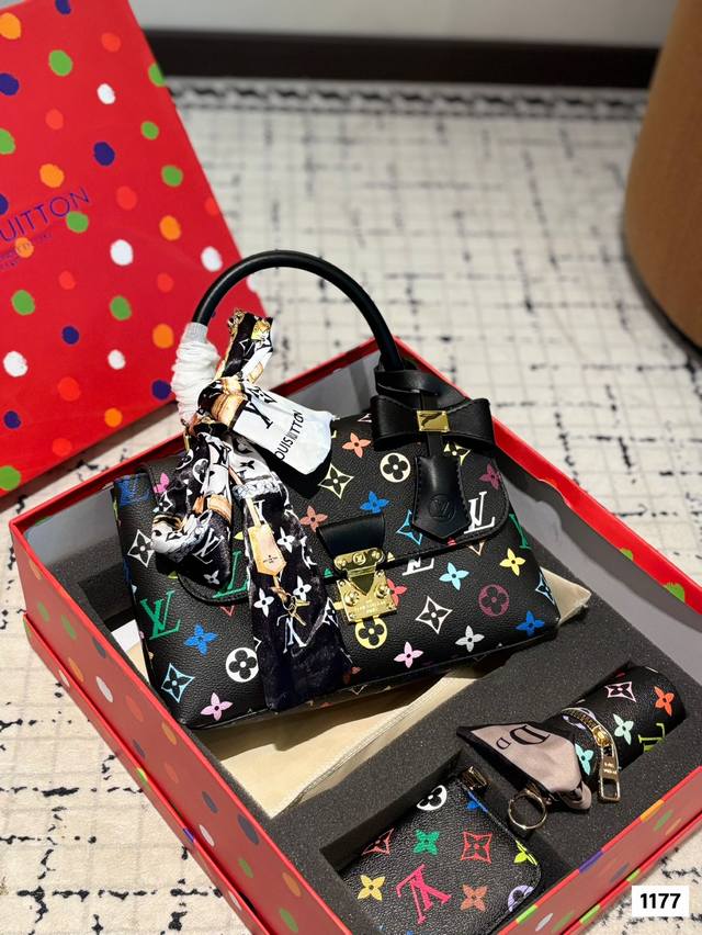 配盒 size 25*16Cm l家 Madeleine Bb 非常喜欢这种带手柄的包 拎起来很有感觉 搜索Lv