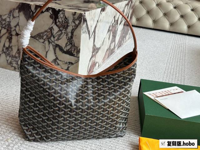 复刻版 折叠盒 size 45*28Cm 戈雅 新品Hobo腋下包 皮料 皮料 做工都升级哦 从头到尾全部都是客订哦 hobo太适合通勤啦 搜索戈雅 购物袋