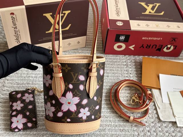 小号 Lv水桶包 变色皮日本中古 Vintage包包V老花村上隆限定薇薇安手提女包Lv老花限定薇薇安手提 超美 好多网红潮人配宽肩带单肩斜挎背这款包看着简单 搭