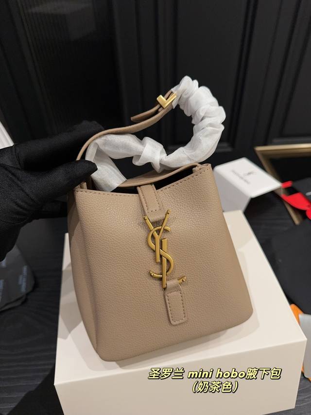 配折叠盒尺寸14.14 圣罗兰 Mini Hobo腋下包 柔软自然鹿皮材质~保留复古感同时更精致更优雅