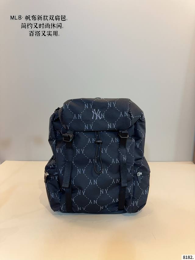 mlb 双肩 男女通用的一款 质量Hin好 网红款Ny洋基队Logo款 包虽看着小但用处大 抖音网红爆款 托代购都很难买 帆布材质四季通用 百搭休闲 尺寸 25