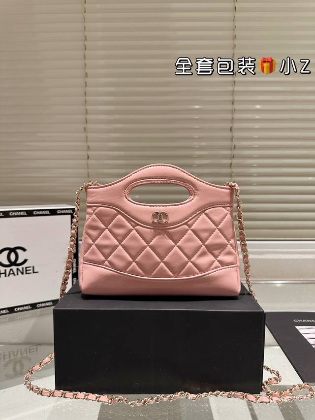 全套包装 chanel 23A 值得入手的 31Bag 横款 chanel 又又又复刻了 新款 31Bag 出了 Mini Size 这谁顶得住 小香真爱粉必入 全套包装 chanel 23A 值得入手的 31Bag 横款 chanel 又又又复刻了 新款 31Bag 出了 Mini Size 这谁顶得住 小香真爱粉必入