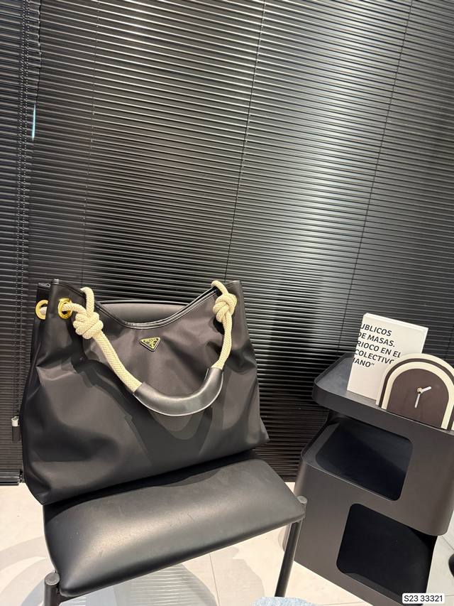 普拉达购物袋 prada普拉达托特包 24新品三角标 简约风格 大方随意 尼龙材质 轻便出行 自重很轻 大容量 尺寸48 36 货号33321
